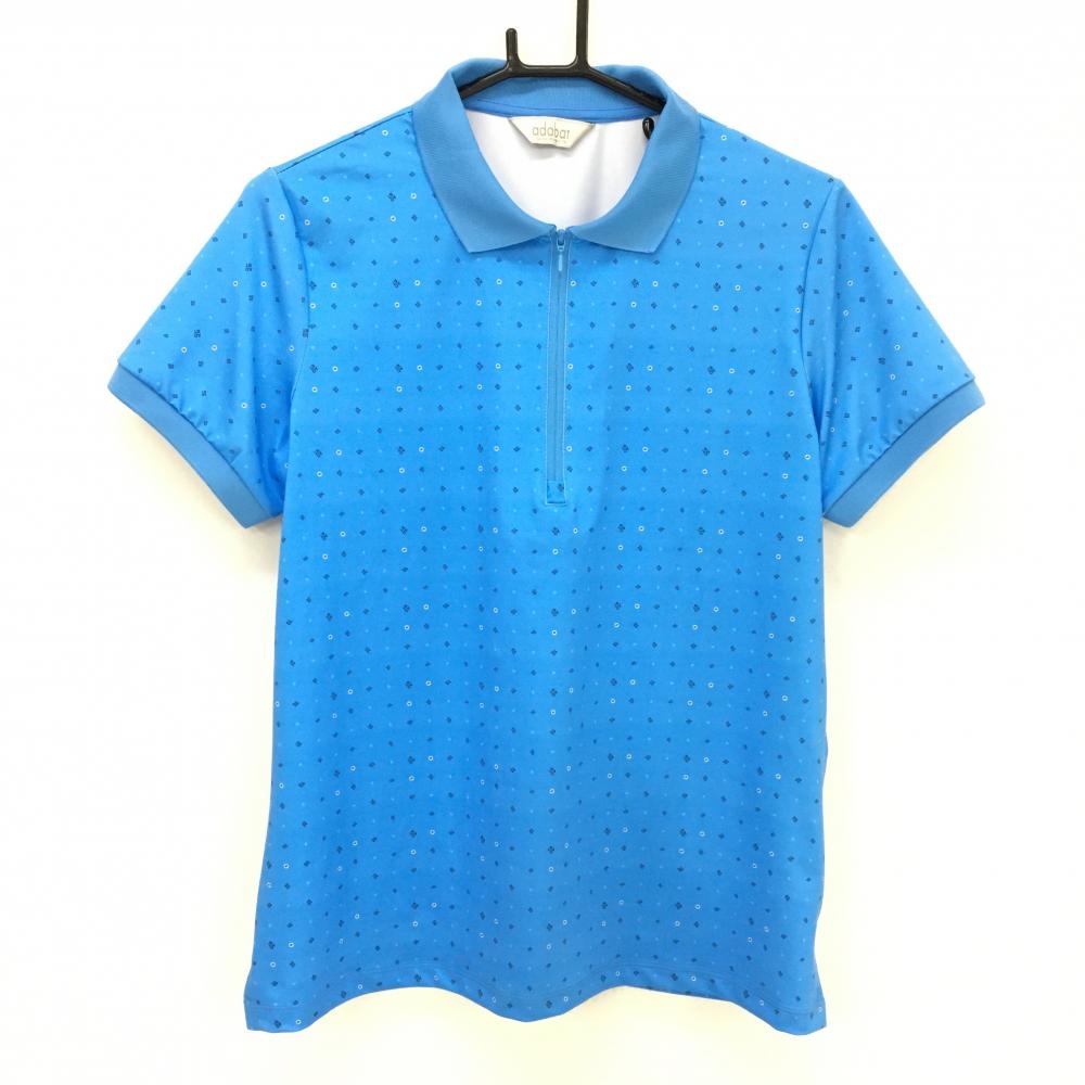 【美品】アダバット 半袖ポロシャツ ライトブルー×ネイビー 英字総柄 ハーフジップ  レディース 42 ゴルフウェア adabat