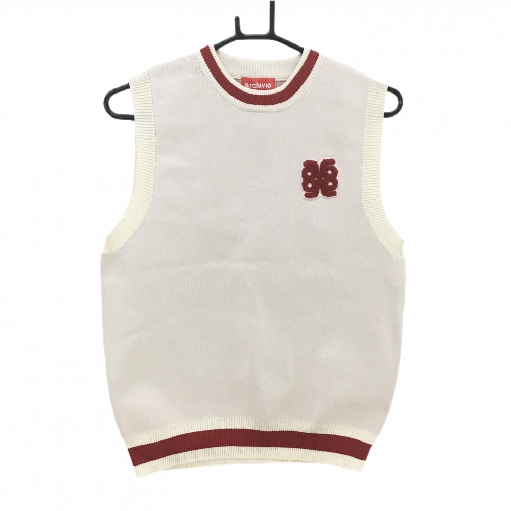 【超美品】アルチビオ ニットベスト 白×レッド バックロゴ さがら刺しゅうワッペン レディース 36(S) ゴルフウェア 2024年モデル archivio