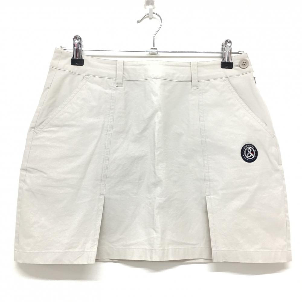 【超美品】アンパスィ スカート ベージュ 後ポケットロゴ刺しゅう レディース L ゴルフウェア 2023年モデル and per se