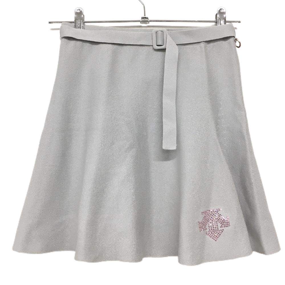【超美品】デサントゴルフ ニットスカート ライトグレー ラインストーンロゴ ベルト付き 後ろ刺しゅう レディース S ゴルフウェア DESCENTE