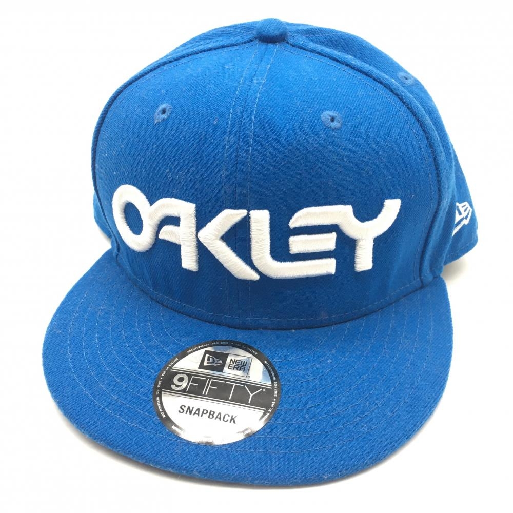 オークリー フラットキャップ ブルー×白 立体ロゴ刺しゅう ONE SIZE ゴルフウェア Oakley 画像