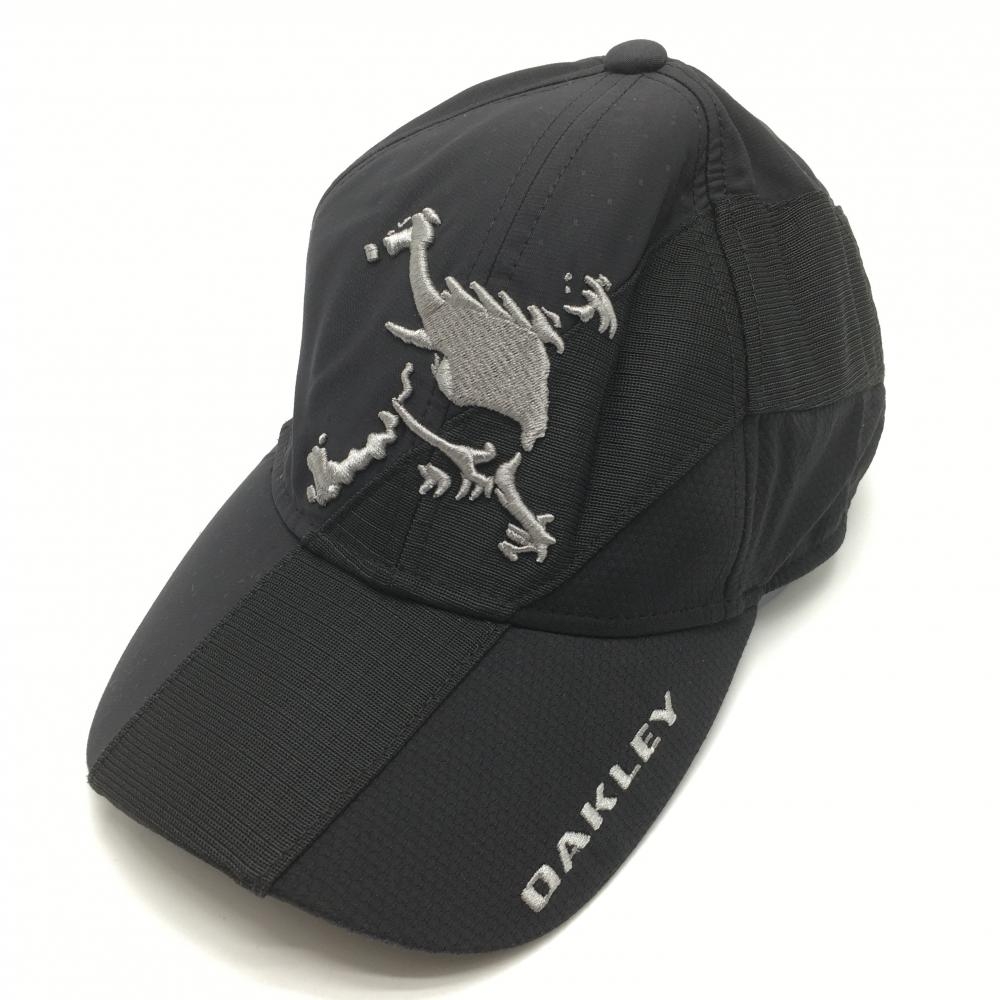 【美品】オークリー キャップ 黒×グレー ビッグロゴ刺しゅう 58㎝（ONE SIZE）  ゴルフウェア Oakley