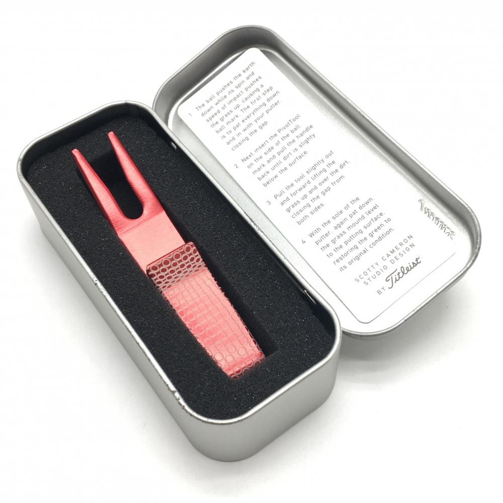 【美品】スコッティキャメロン×タイトリスト グリーンフォーク レッド ピボットツール クリップ 収納缶付きゴルフ Scotty Cameron